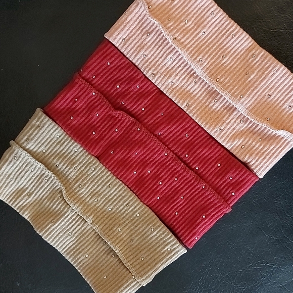 🎉 FREE WITH PURCHASE🎉 3 Pearl Headbands - Picture 3 of 5